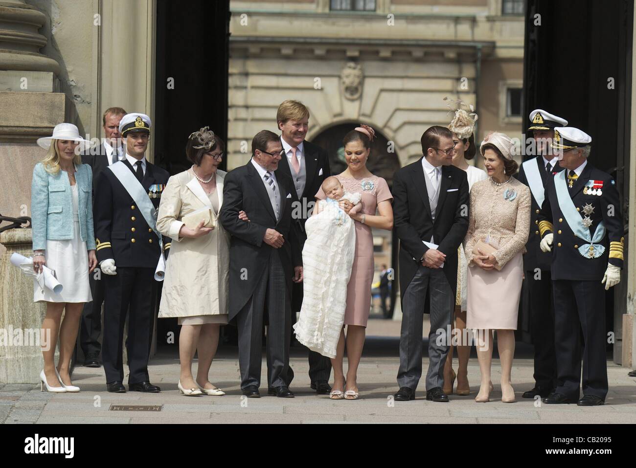 22 maggio 2012- Stoccolma, Svezia - Svezia la principessa ereditaria Victoria e Prince Daniel battezzare la loro figlia, Principessa Estelle presso la Cappella Reale di Stoccolma. La principessa Estelle è seconda in linea al trono dopo la sua madre la principessa ereditaria Victoria Foto Stock