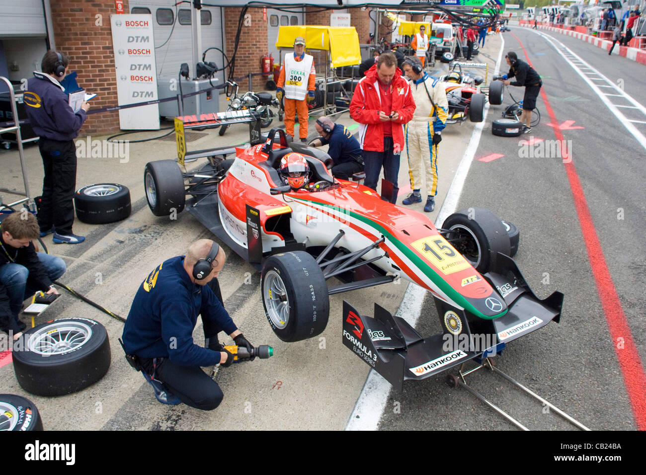 18.05.2012 Brands Hatch, Inghilterra. Formula 3 Euro Series, Raffaele Marciello (MI) in pit lane durante il venerdi di FP1 Foto Stock