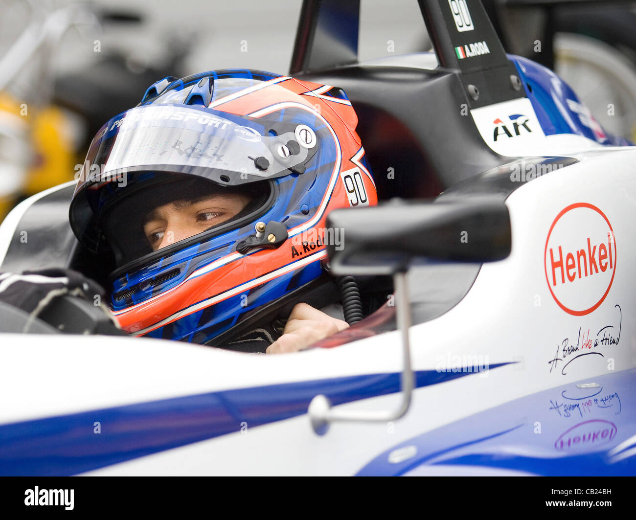18.05.2012 Brands Hatch, Inghilterra. Formula 3 Euro Series, Andrea Roda (I) attende nella sua F3 durante il venerdi di FP1. Foto Stock