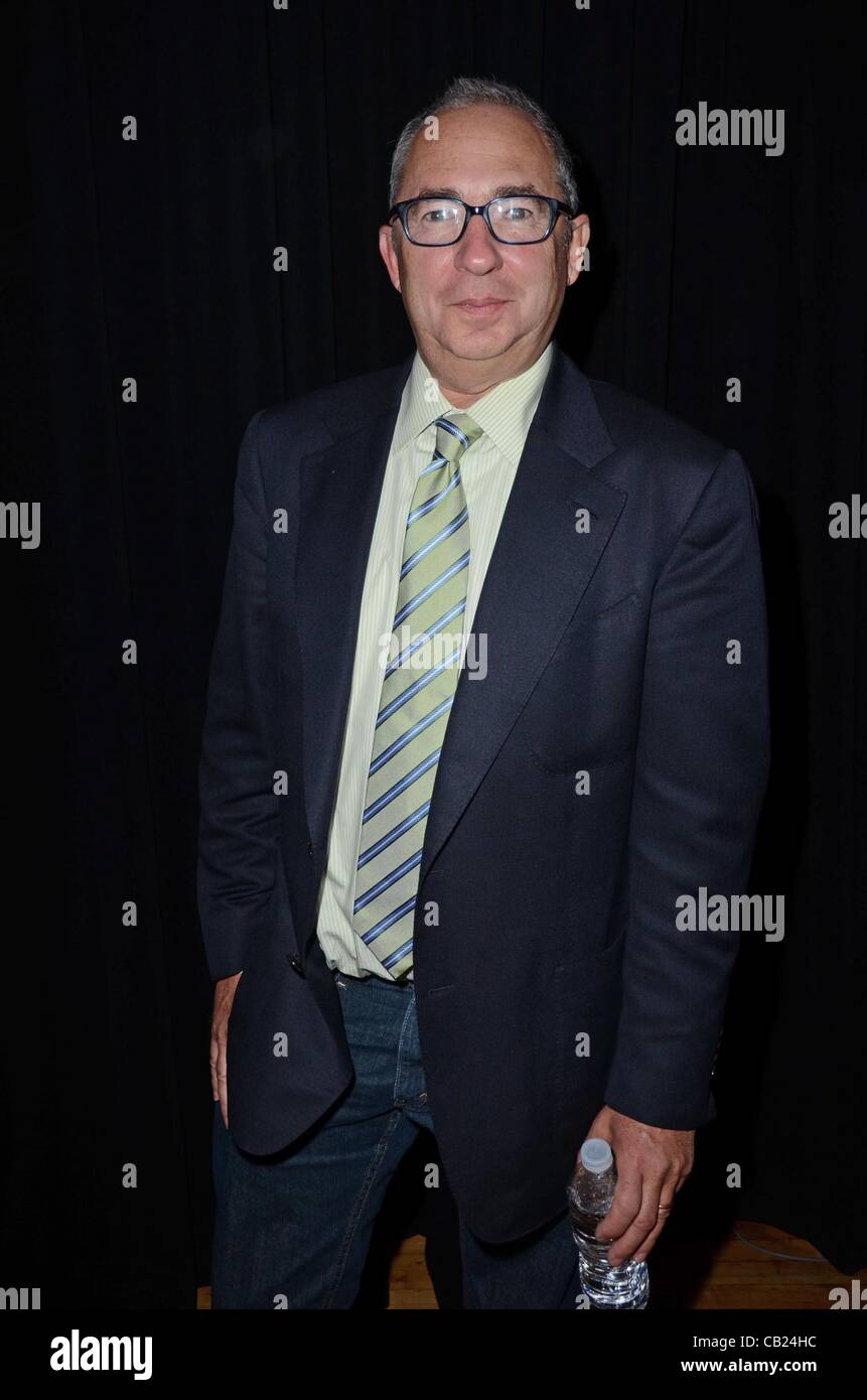 Barry Sonnenfeld sul palco per gli Apple Store SoHo presenta incontrare i registi: GLI UOMINI IN NERO 3, Apple Store SoHo di New York, NY Maggio 22, 2012. Foto di: Derek Storm/Everett Collection Foto Stock