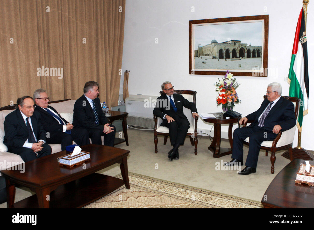 Gen 27, 2008 - Ramallah, West Bank, Territorio palestinese - il Presidente Palestinese, Mahmoud Abbas (Abu Mazen) incontra una delegazione italiana da Consiglio giudiziario supremo, in Cisgiordania città di Ramallah, il 22 maggio 2012 (credito Immagine: © Thaer Ganaim APA/images/ZUMAPRESS.com) Foto Stock