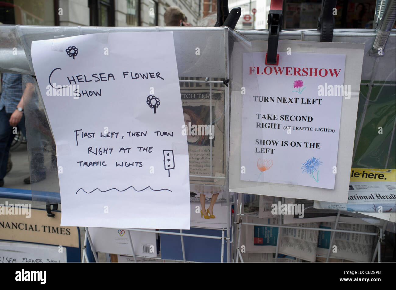 23 Maggio, 2012. Londra, Regno Unito. Edicola segno dare indicazioni da seguire per la RHS Chelsea Flower Show 2012. Foto Stock