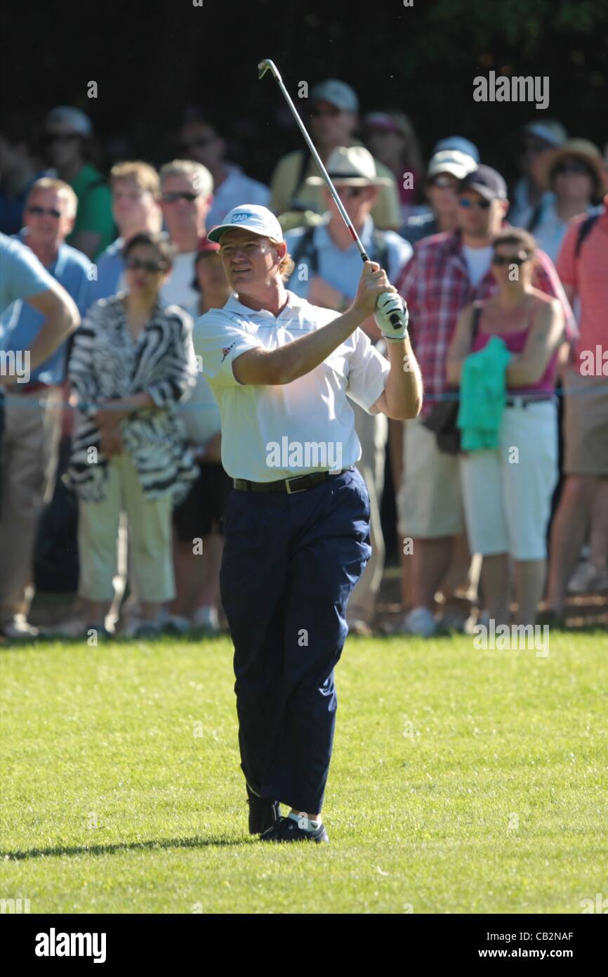 25.05.2012 Wentworth, Inghilterra. Ernie Els (RSA) in azione durante il BMW PGA Championship. Foto Stock