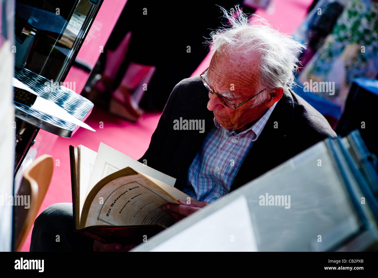 LONDON, Regno Unito - 25 Maggio 2012: ospite nella 55a Londra antiquario internazionale Salone del libro, la più antica Fiera del libro nel Regno Unito, presso il Centro Espositivo di Olympia su 24-26 maggio Foto Stock