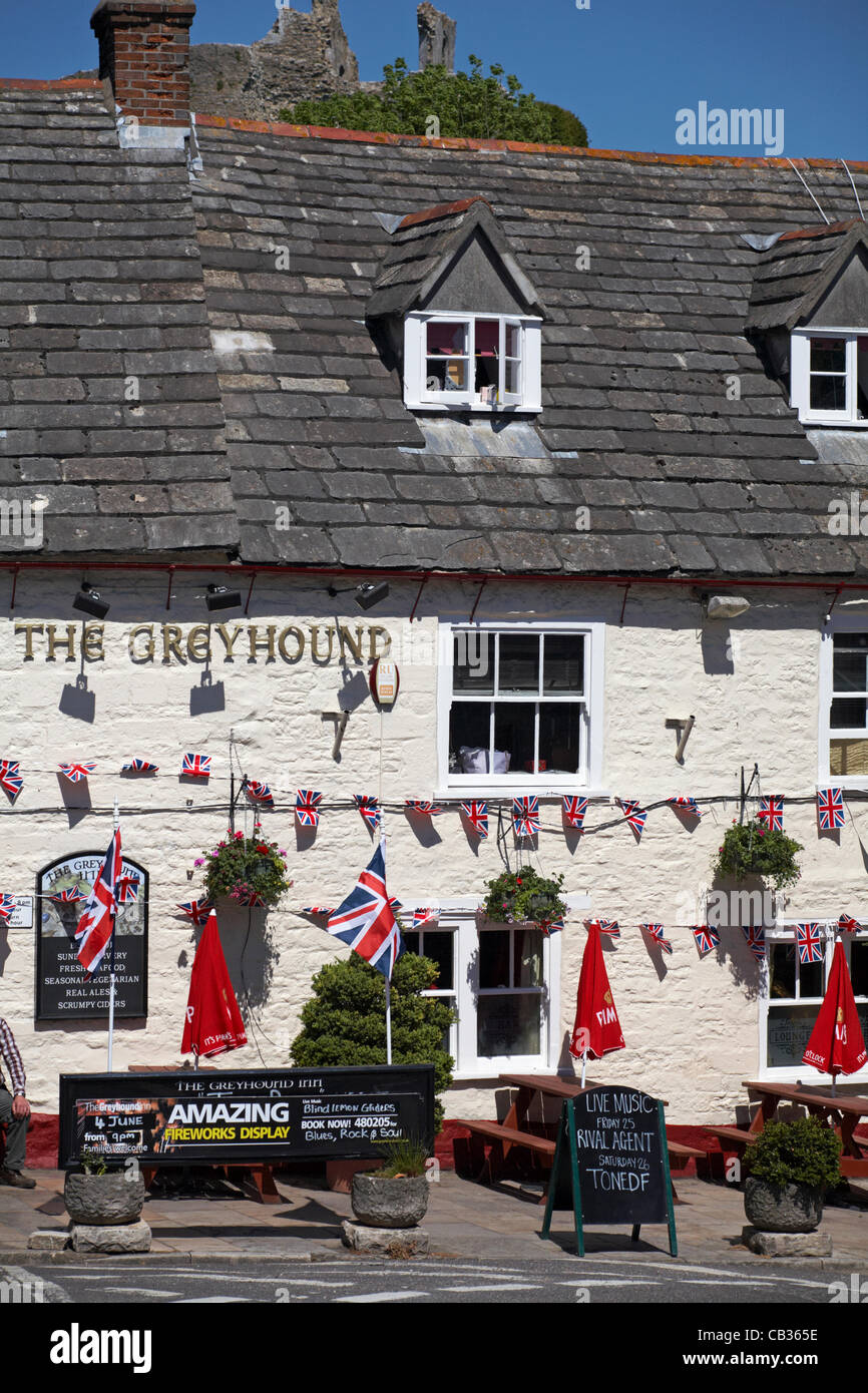 Corfe Castle, Regno Unito sabato 26 maggio 2012. Preparazione per la regina il Sessantesimo giubileo di Diamante presso il pub Greyhound a Corfe Castle, DORSET REGNO UNITO Foto Stock