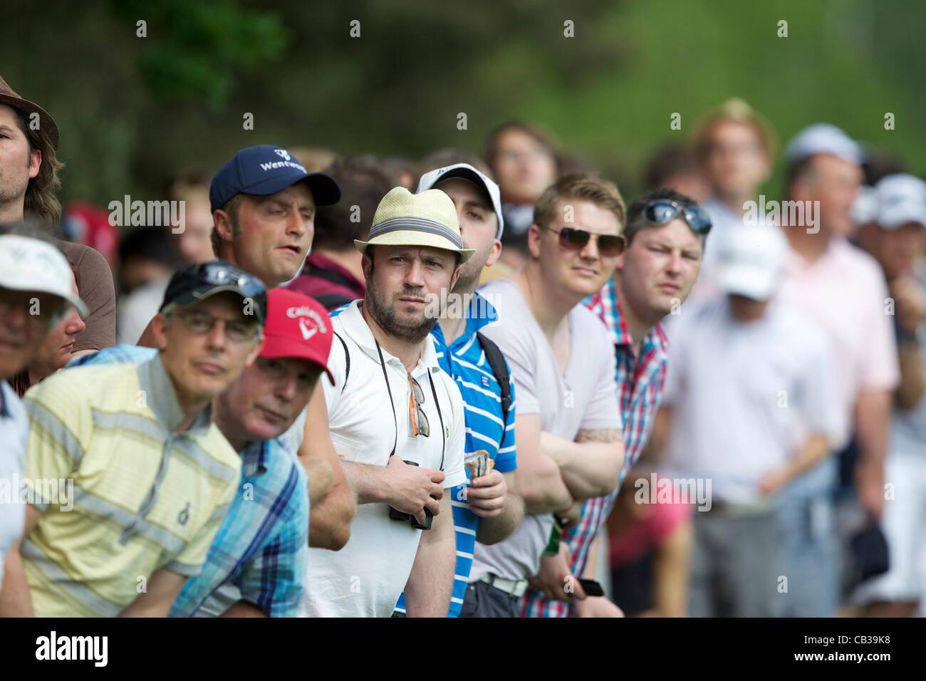 27.05.2012 Wentworth, Inghilterra. Gli spettatori nel giorno finale della BMW campionato di PGA. Foto Stock