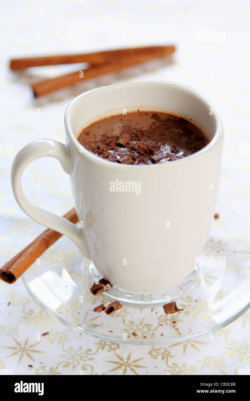 Cioccolata calda con la stecca di cannella Foto Stock