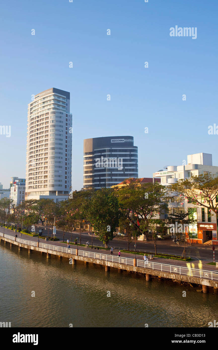 Il Vietnam, Danang, skyline della città e del fiume Han Foto Stock