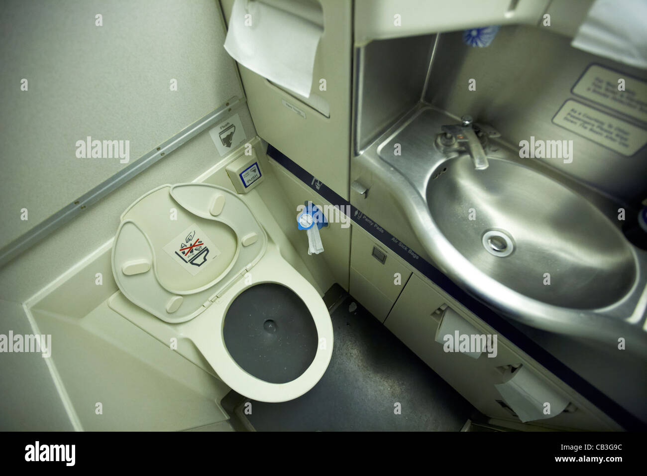 Toilette per aereo immagini e fotografie stock ad alta risoluzione - Alamy
