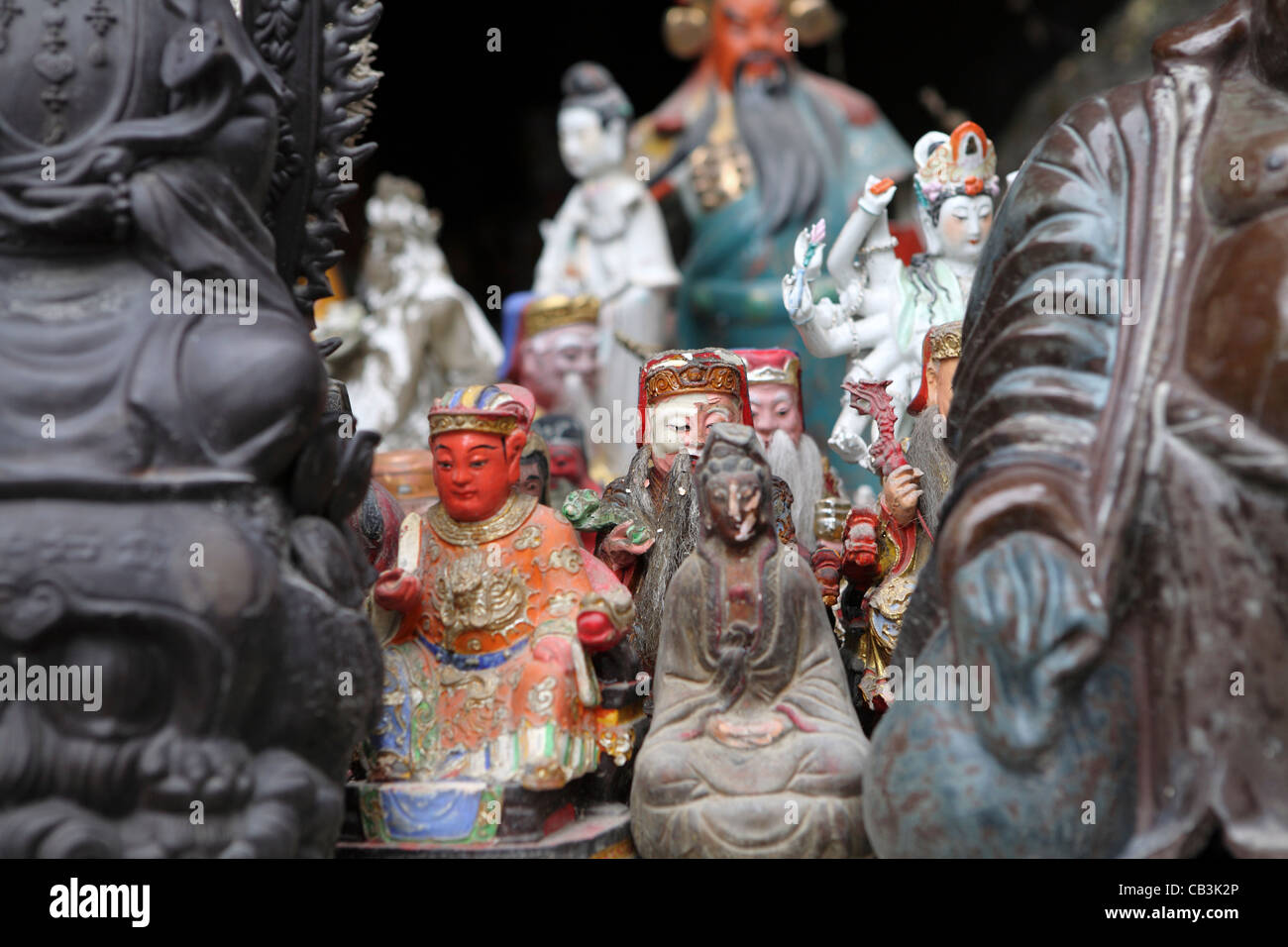 Molto grande gruppo di statuette vecchio figurine di cinese tradizionale delle divinità, Tempio Nanputuo, Xiamen, Cina e Asia Foto Stock