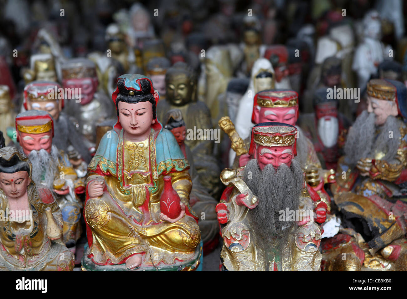 Molto grande gruppo di statuette vecchio figurine di cinese tradizionale delle divinità, Tempio Nanputuo, Xiamen, Cina e Asia Foto Stock