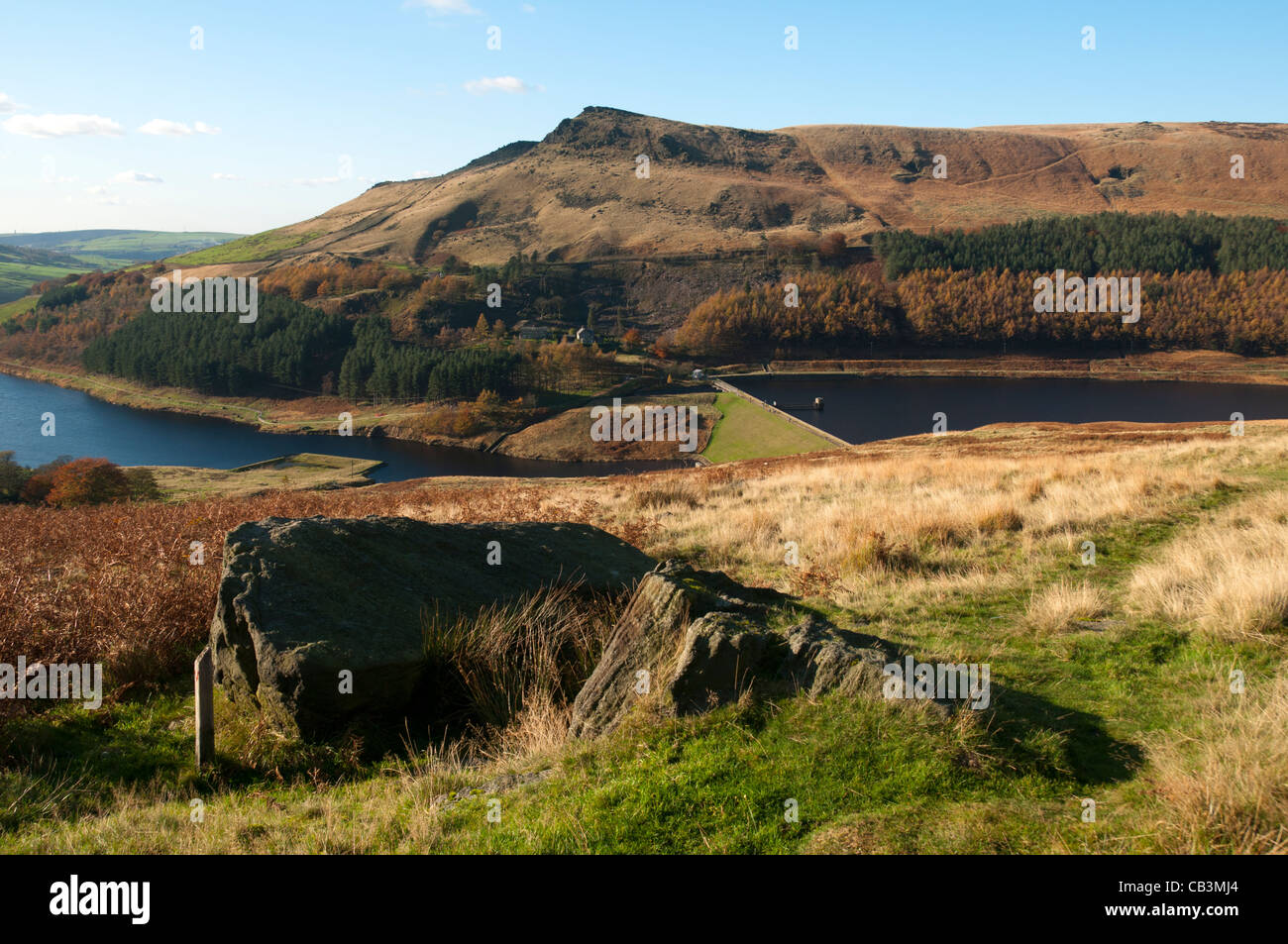 Alderman Hill Over dove Stone e Yeoman Hey Reservoirs, Saddleworth, Oldham District, Greater Manchester, Inghilterra, Regno Unito Foto Stock