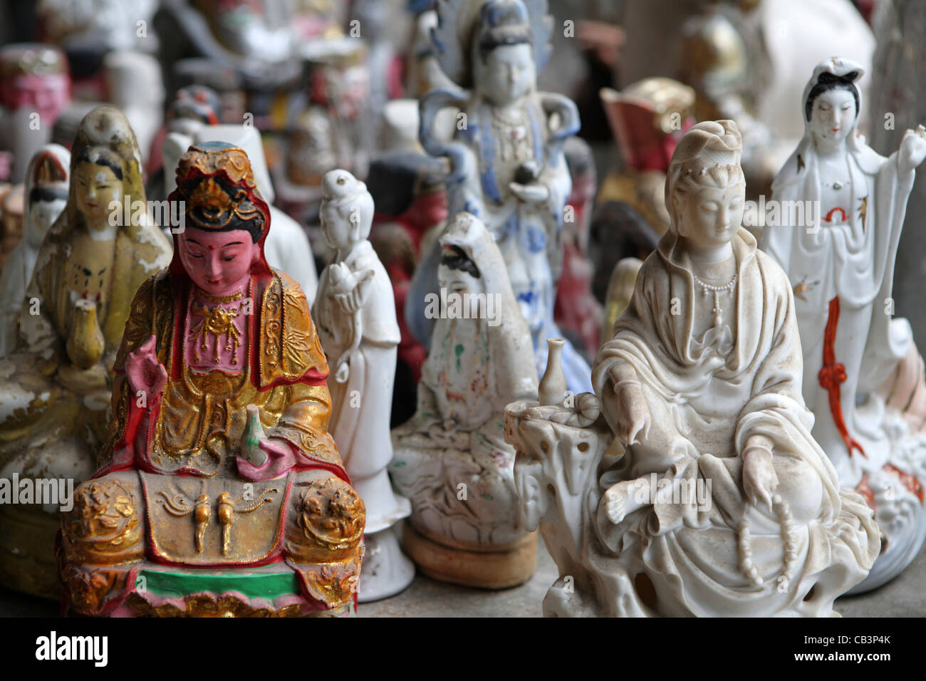 Molto grande gruppo di statuette vecchio figurine di cinese tradizionale delle divinità, Tempio Nanputuo, Xiamen, Cina e Asia Foto Stock