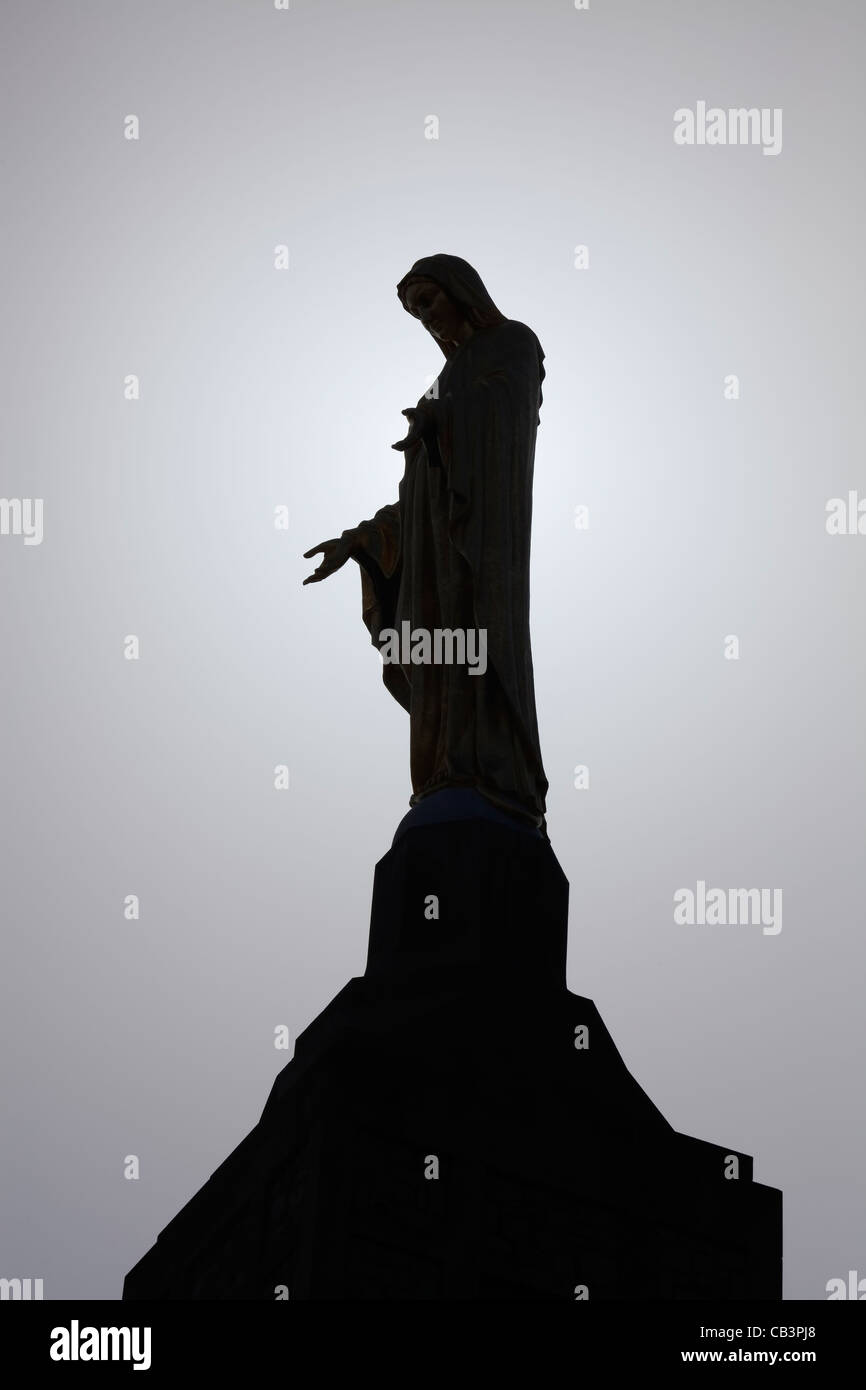 La Madonna della Montagna statua in cima il Pangborn Memorial Campanile, Mount Saint Mary's University, Emmitsburg, Maryland. Foto Stock