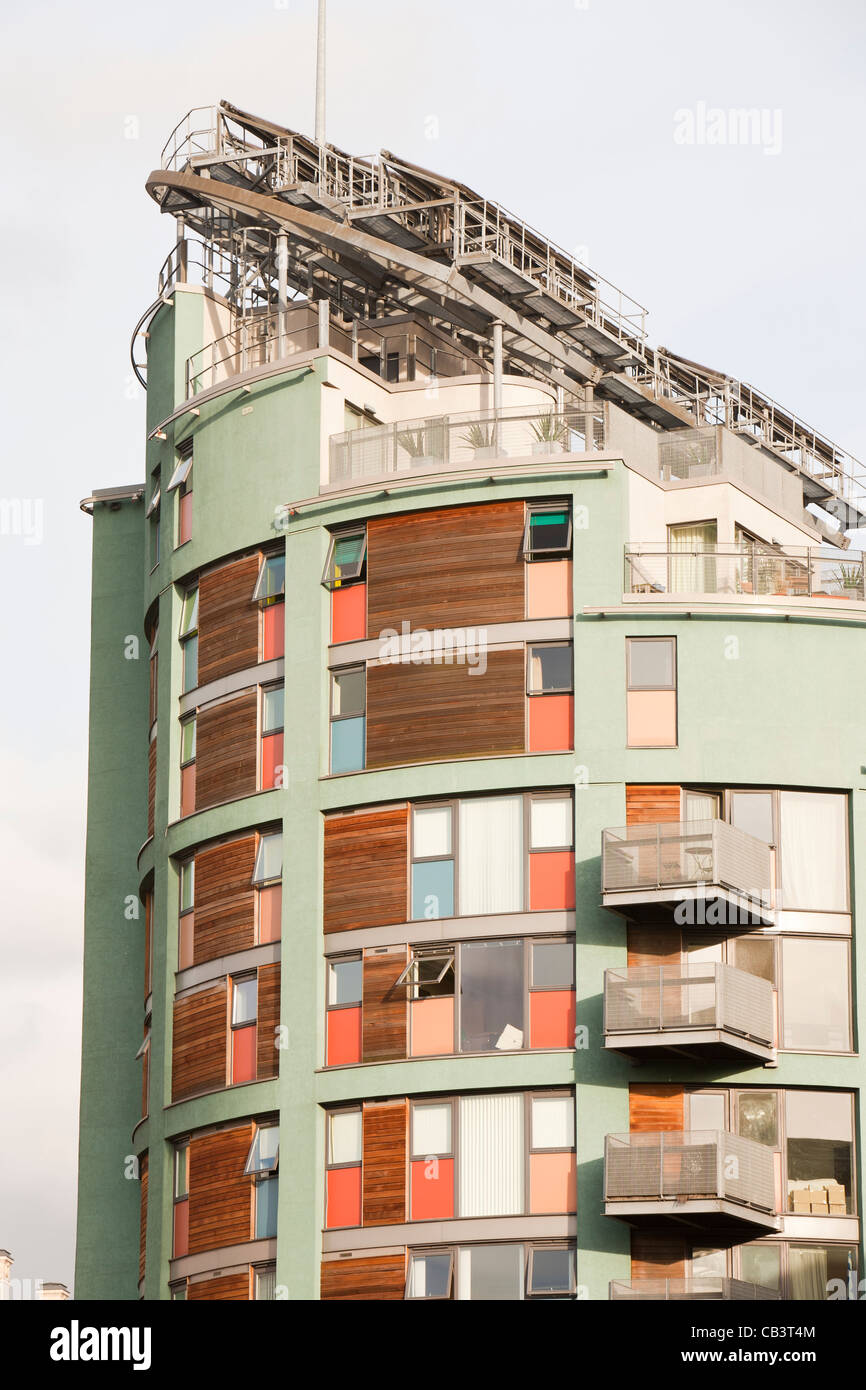 Il verde è un edificio a uso misto accanto allo sviluppo per la stazione ferroviaria di Oxford Road in Manchester. Esso contiene 32 appartamenti con tripl Foto Stock