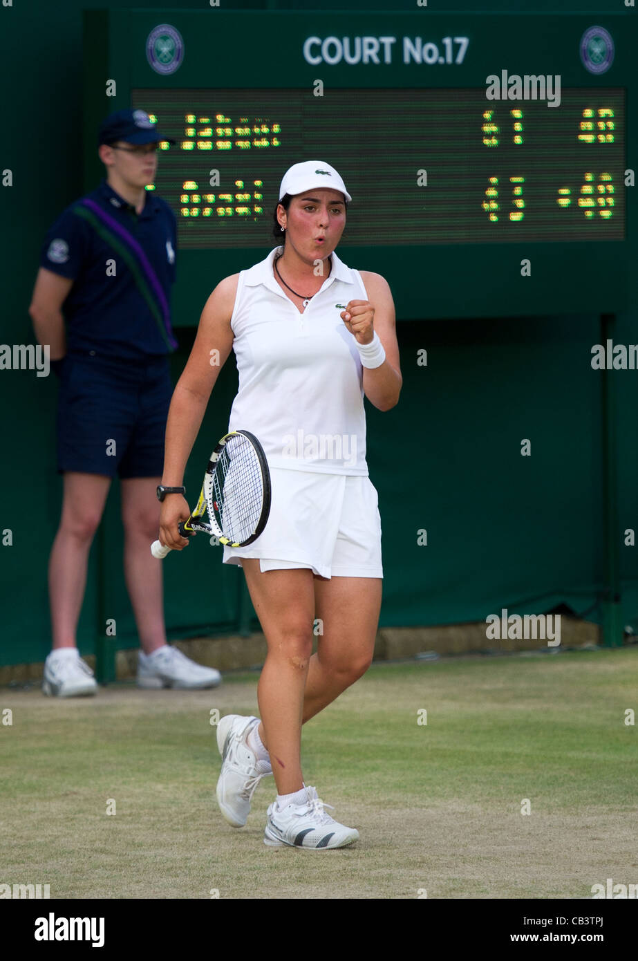 27.06.2011. Ons Jabeur TUN (4) v Risa Ozaki JAP, ragazza single 1° round. Wimbledon Tennis Championships 2011 Foto Stock