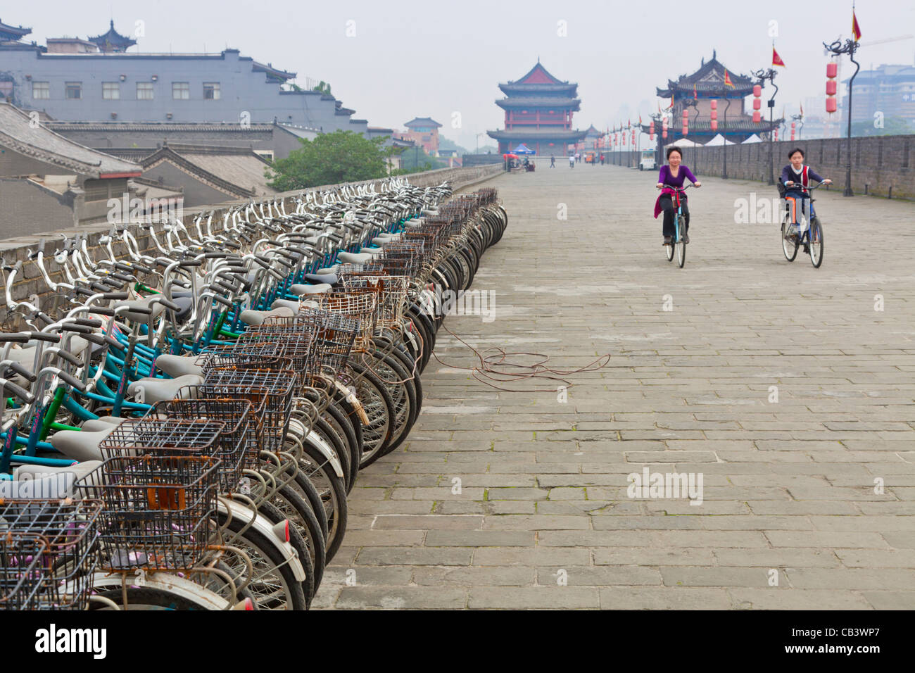 Le biciclette a noleggio sulle mura della città intorno a Xian Provincia di Shaanxi, PRC Repubblica Popolare di Cina e Asia Foto Stock