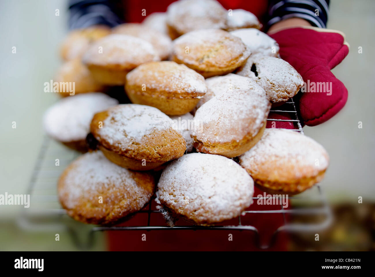 In casa natale pasticci di carne macinata spolverati con zucchero a velo Foto Stock