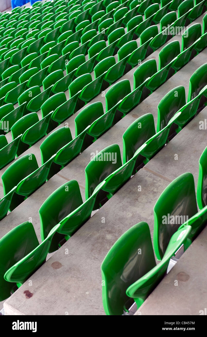 Green spettatore posti a sedere in uno stadio sportivo. Foto Stock