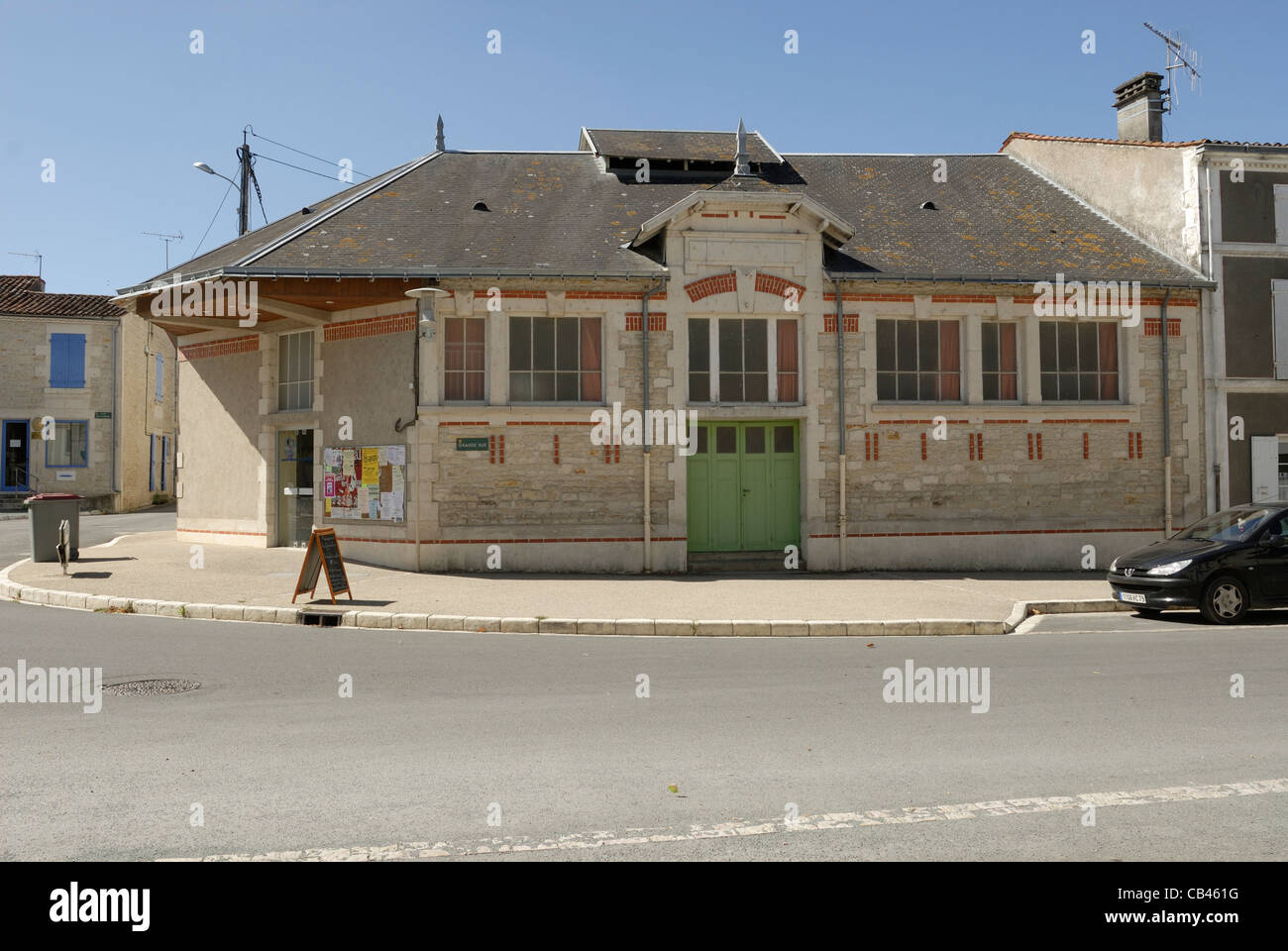 Piccola cittadina francese di San Hillaire La Palud, Francia. Foto Stock