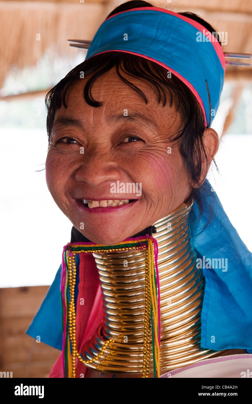 Thailandia, Triangolo Dorato, Chiang Mai,lungo collo Karen Hilltribe, lungo collo donna Foto Stock