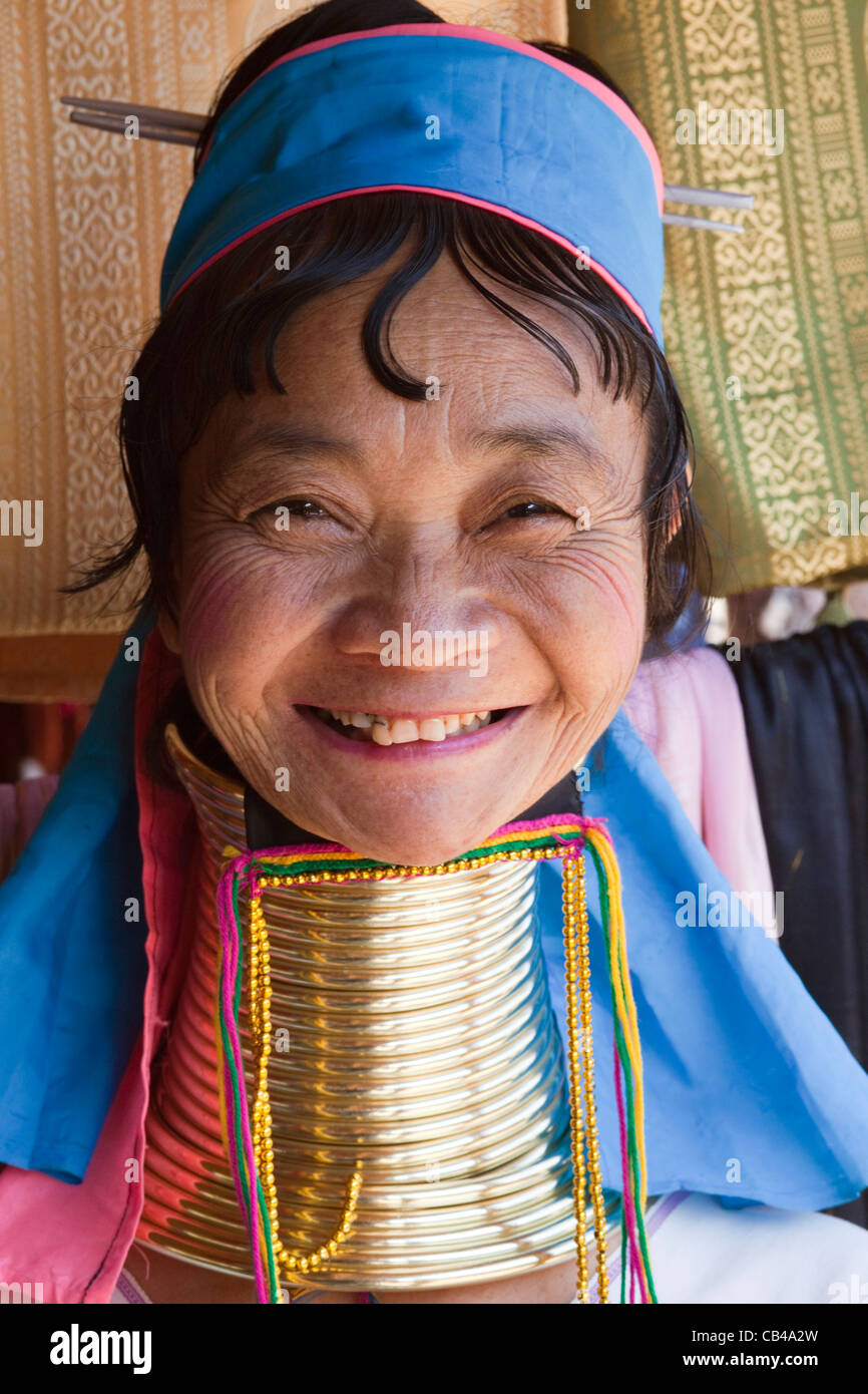 Thailandia, Triangolo Dorato, Chiang Mai,lungo collo Karen Hilltribe, lungo collo donna Foto Stock