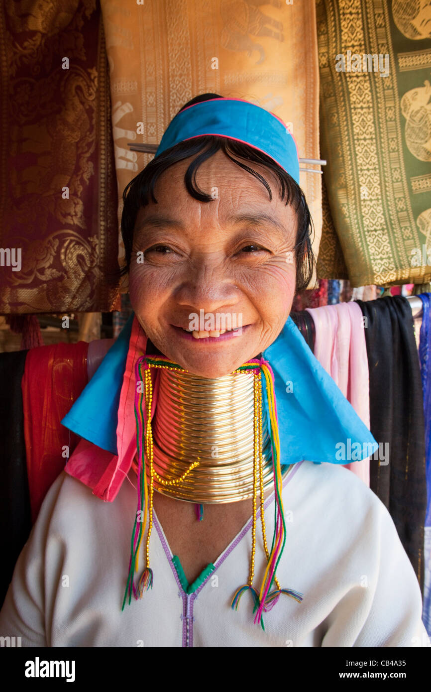 Thailandia, Triangolo Dorato, Chiang Mai,lungo collo Karen Hilltribe, lungo collo donna Foto Stock