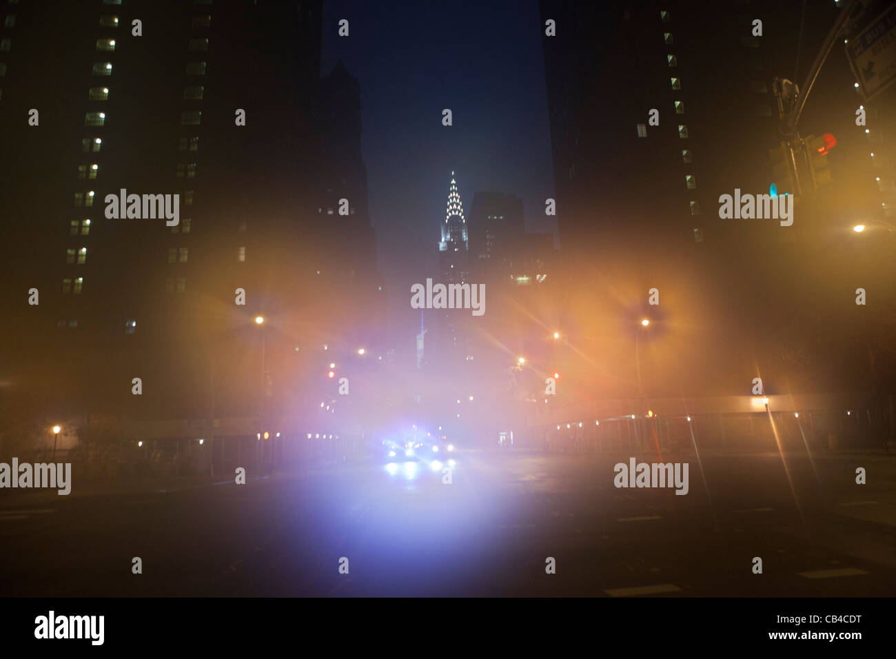 Midtown New York City di notte nella nebbia Foto Stock