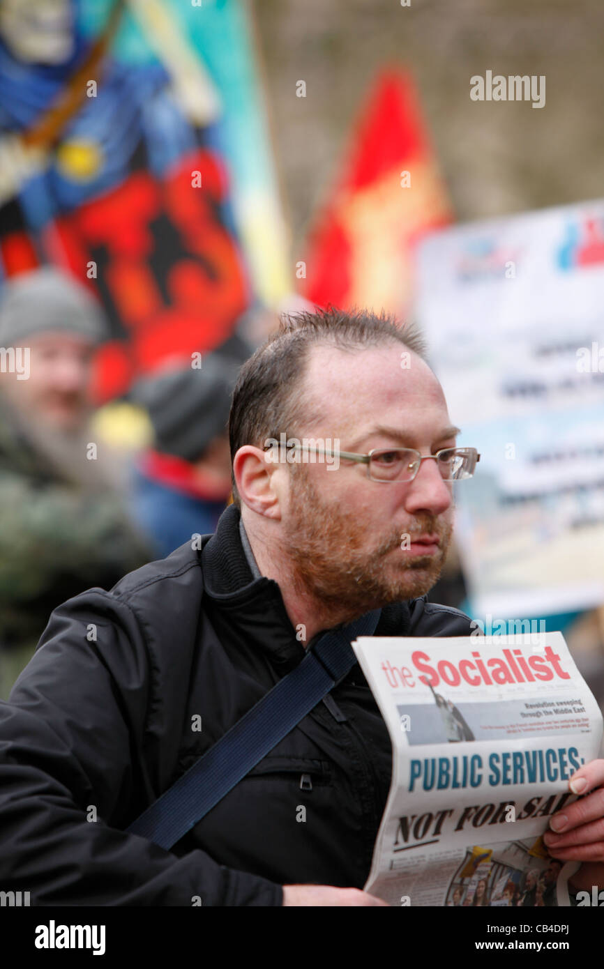 Dimostrazione nei confronti del consiglio comunale di Birmingham tagli di posti di lavoro. Che ha avuto luogo nel centro della città nel febbraio 2011. Foto Stock