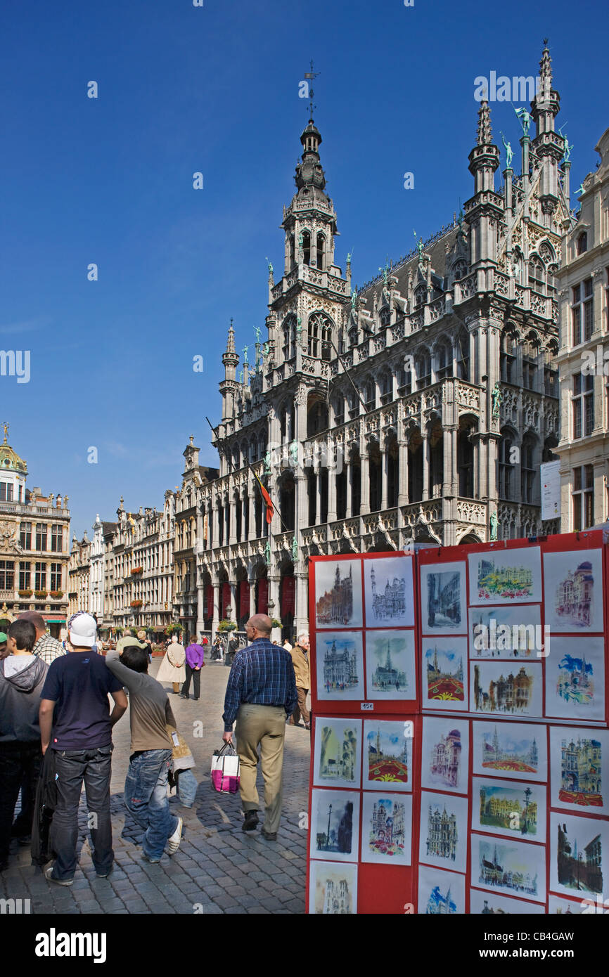 I disegni per i turisti e la Maison du Roi / King's House / Broodhuis / Breadhouse, Grand Place / Grote Markt, Bruxelles, Belgio Foto Stock