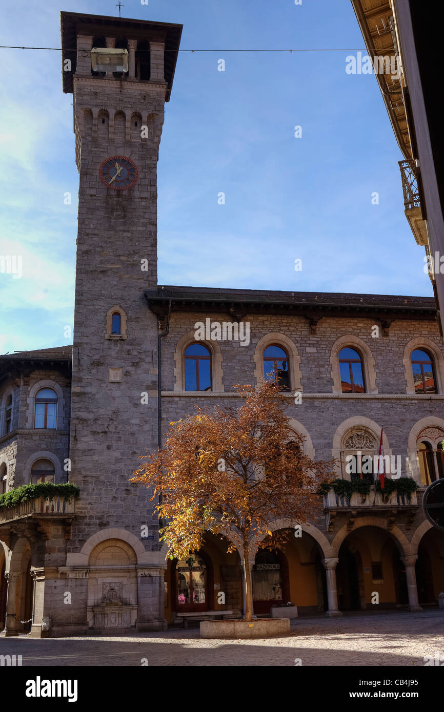 La torre campanaria del Palazzo Civico municipio di Bellinzona, Ticino, Svizzera Foto Stock