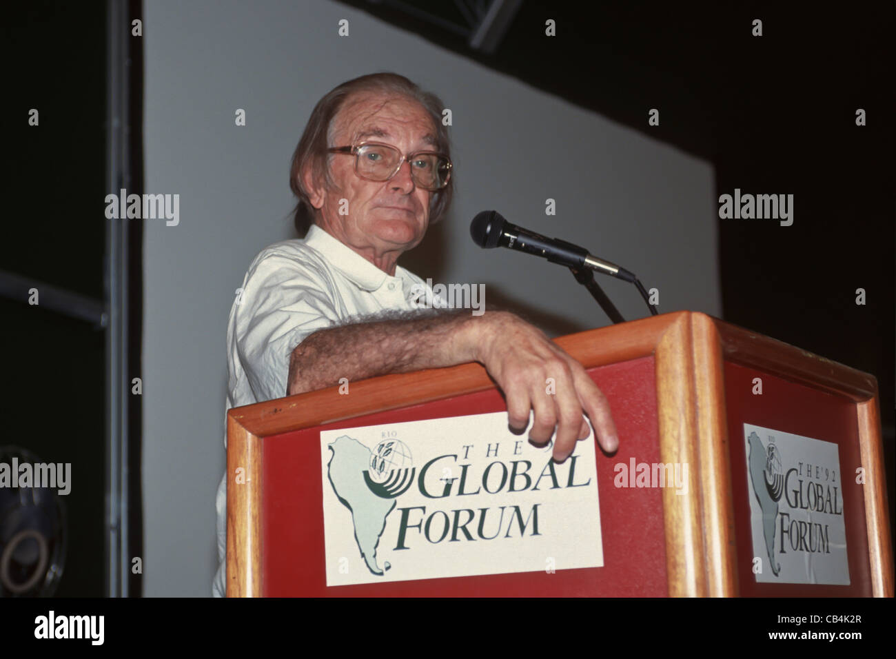 Conferenza delle Nazioni Unite su ambiente e sviluppo, Rio de Janeiro, Brasile, 3° al 14 giugno 1992. Brasiliano Ministro Ex-Environment Professor Jose Lutzenberger, 1926-2002, al Forum mondiale. Foto Stock