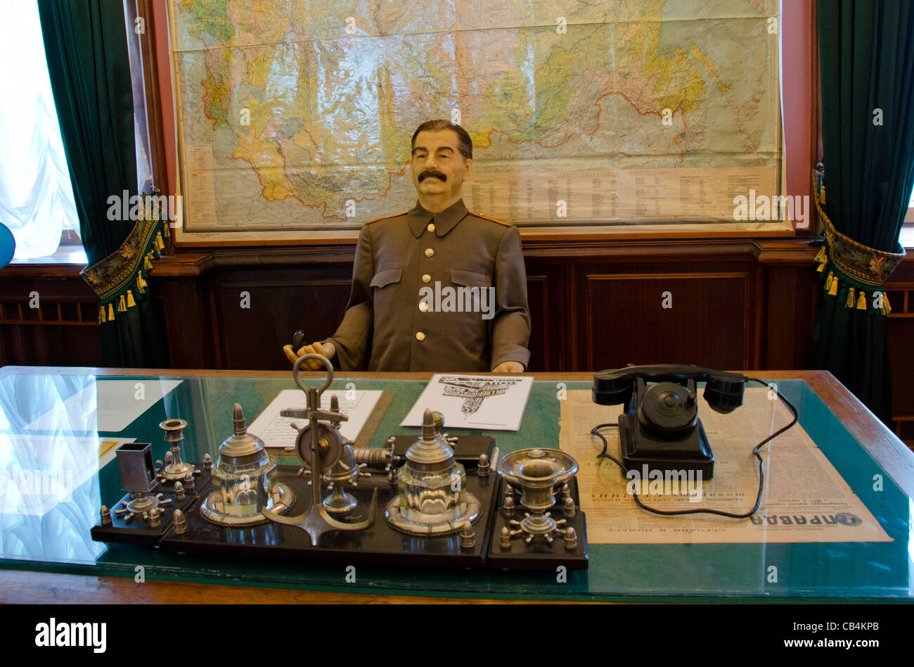 Russia, sochi. stalin della villa (aka stalin o dacha estate home). cera figura di Stalin nel suo ufficio. Foto Stock