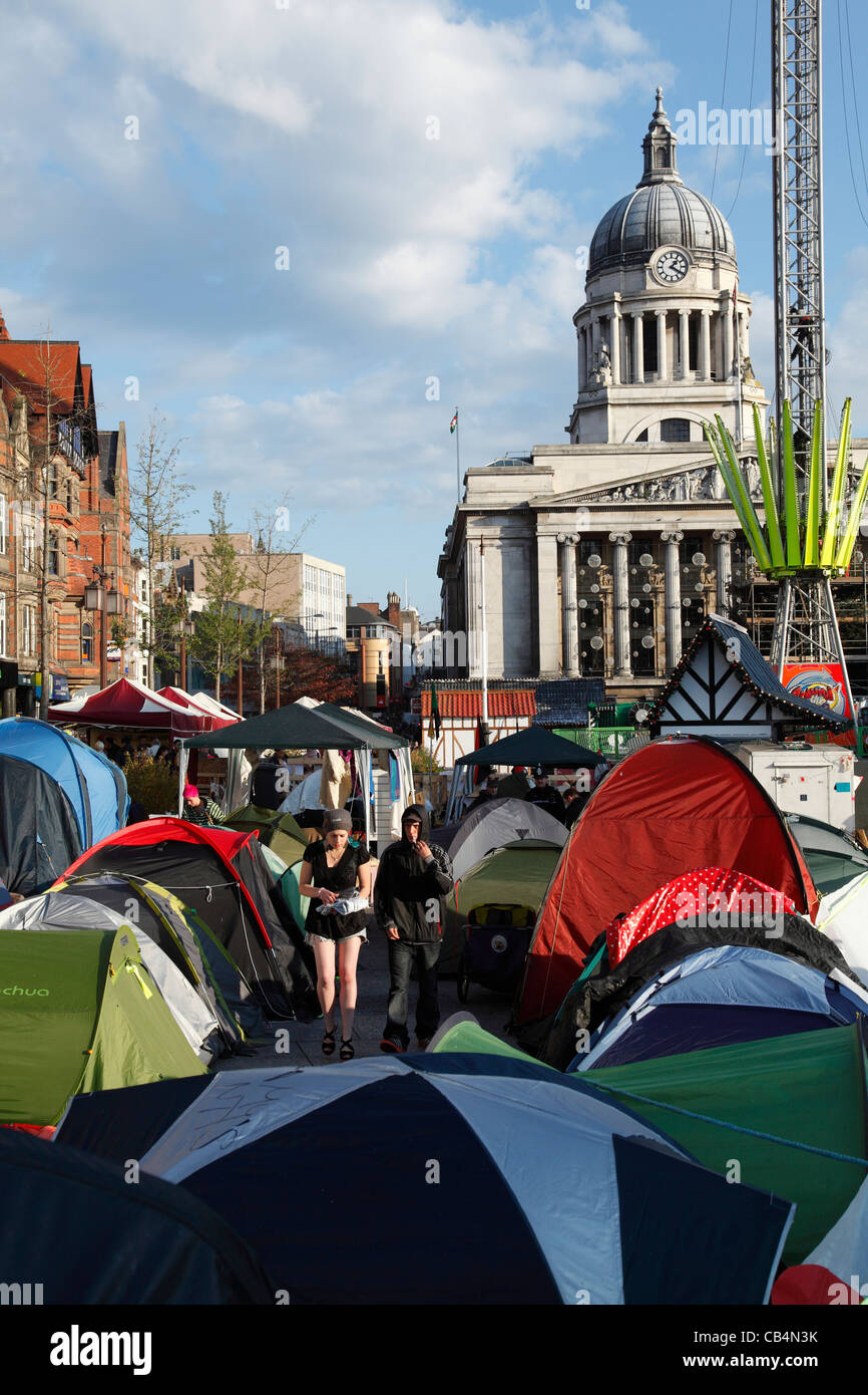 L'occupare Nottingham anti-capitalismo protesta del camp nella Piazza del Mercato Vecchio, Nottingham, Inghilterra, Regno Unito Foto Stock