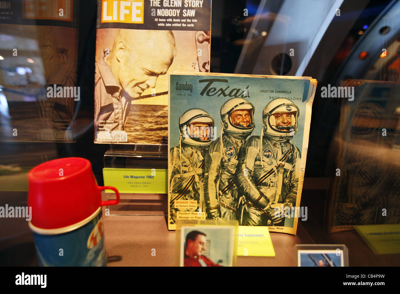 Space Age pubblicazioni sul display al Centro Spaziale Kennedy Foto Stock