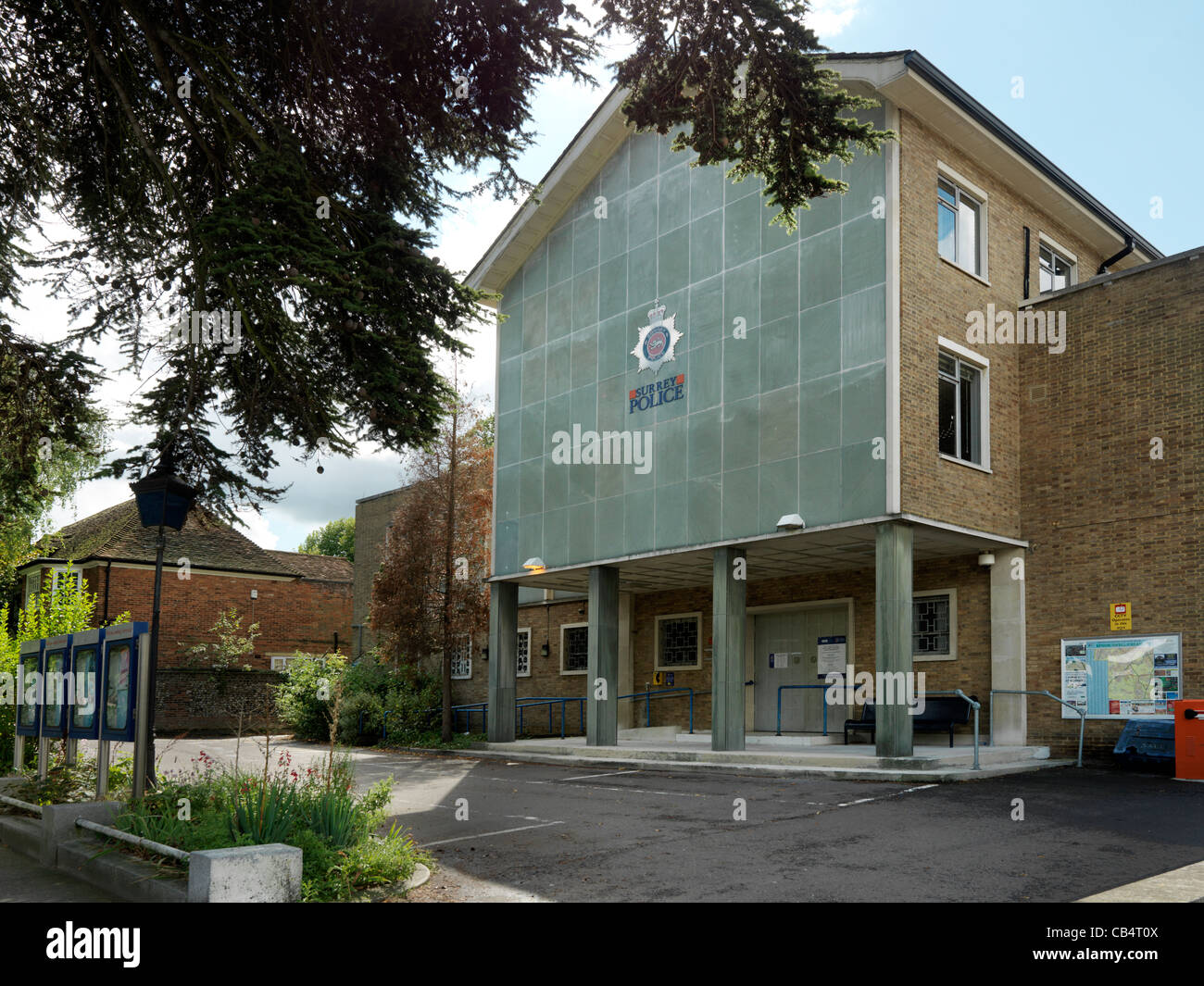 Epsom Surrey in Inghilterra esterno della stazione di polizia Foto Stock