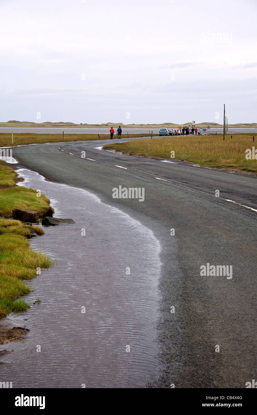 Lindisfarne Causeway a Isola Santa Northumberland REGNO UNITO Foto Stock