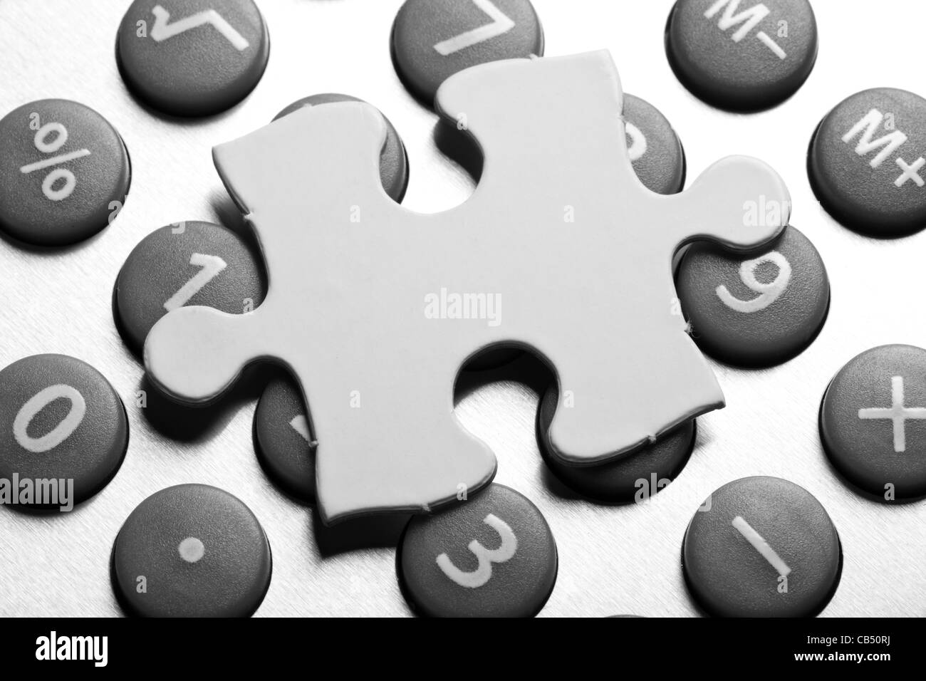 Calcolatrice e Puzzle, concetto aziendale di soluzione Foto Stock