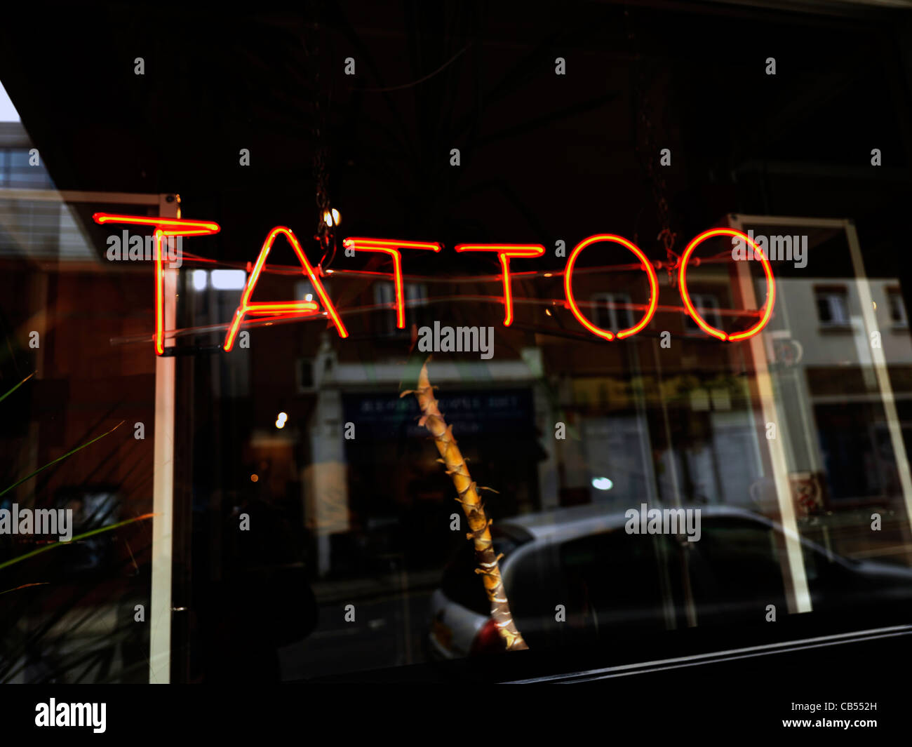 Salotto Tattoo esterno Epsom Surrey in Inghilterra Foto Stock