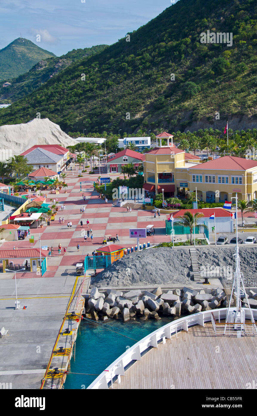 St Maarten Philipsburg i turisti alla Dr un C Wathey cruise port sopra presa dai Caraibi la nave di crociera Foto Stock