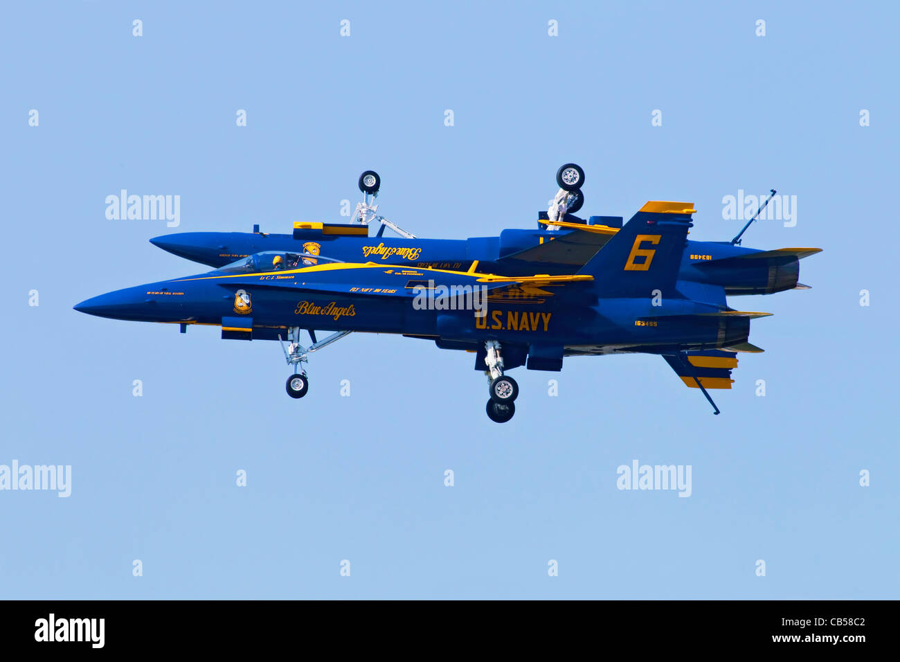 Una coppia di F18 calabroni del Navy US formazione aerobatic team - Blue Angels Foto Stock