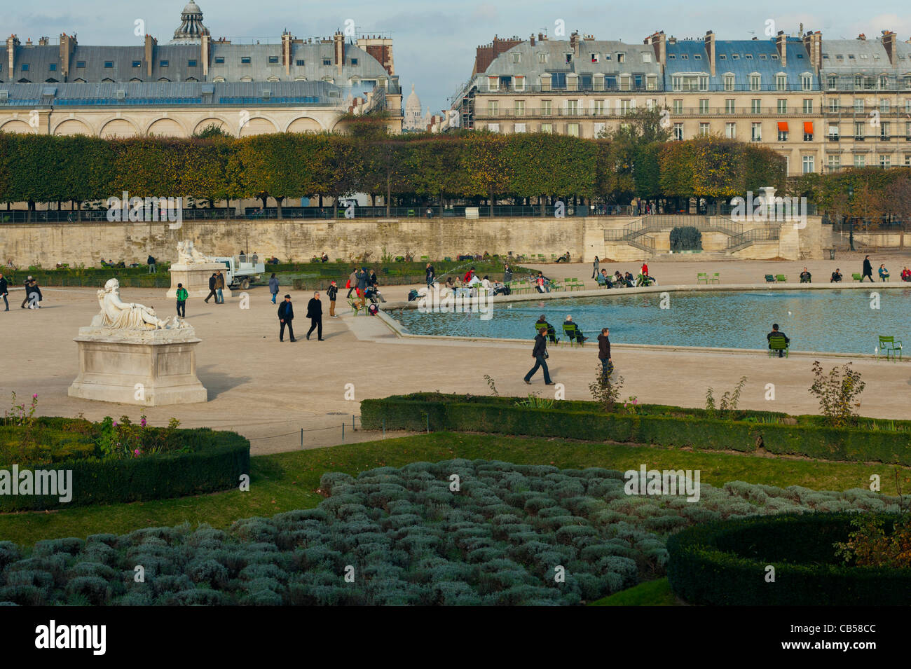 Parigi, Francia, Scene, Parchi, i Giardini delle Tuileries (in francese: Jardin des Tuileries) è un giardino pubblico, Pond Foto Stock