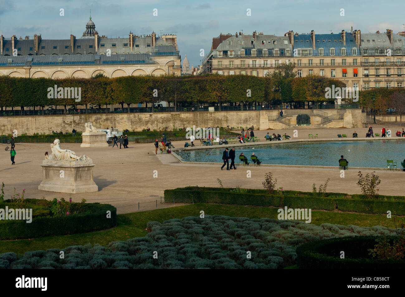 Parigi, Francia, Vista grandangolare, Scene, Parchi urbani i Giardini delle Tuileries (in francese: Jardin des Tuileries) è un giardino pubblico Foto Stock