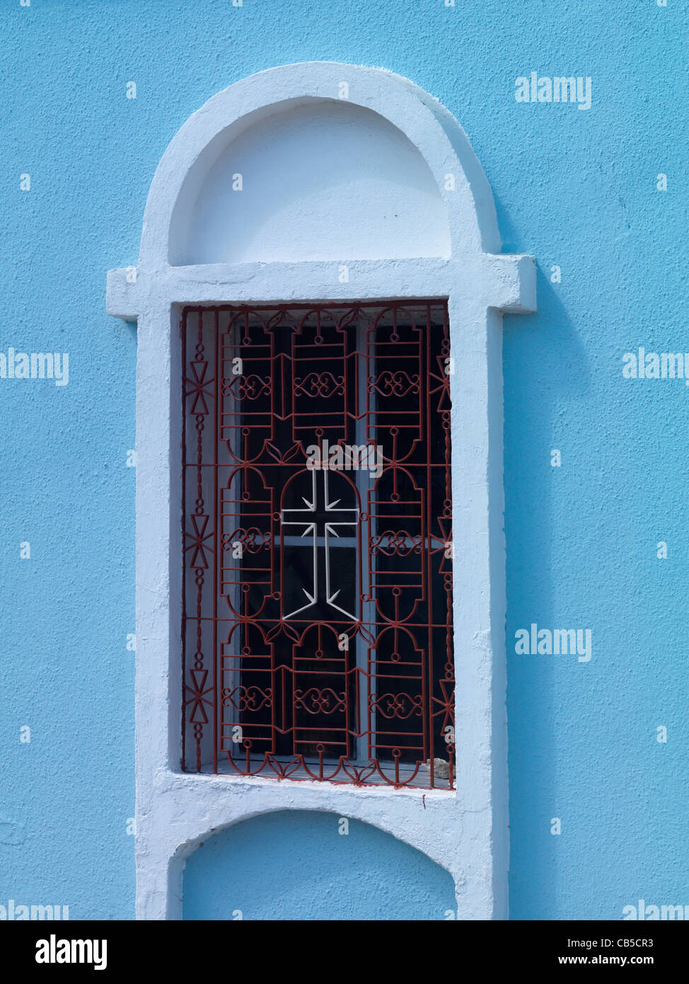 Samos Grecia Chiesa della Trinità Santa Croce Vourliotes nella finestra Foto Stock