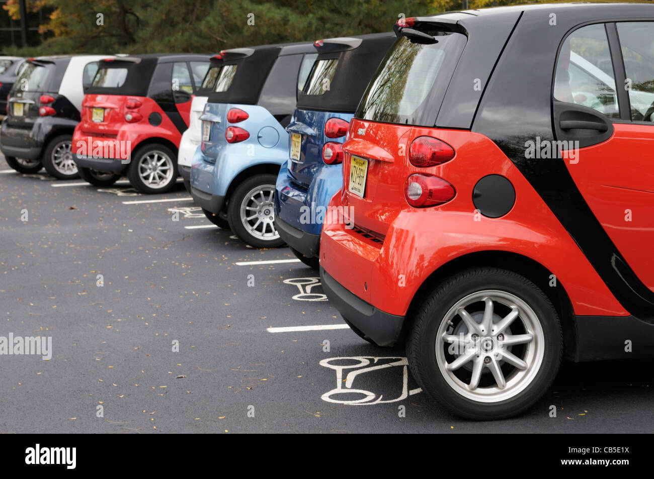 Smart auto nel parcheggio degli spazi dedicati alle piccole automobili, New Jersey settentrionale Foto Stock