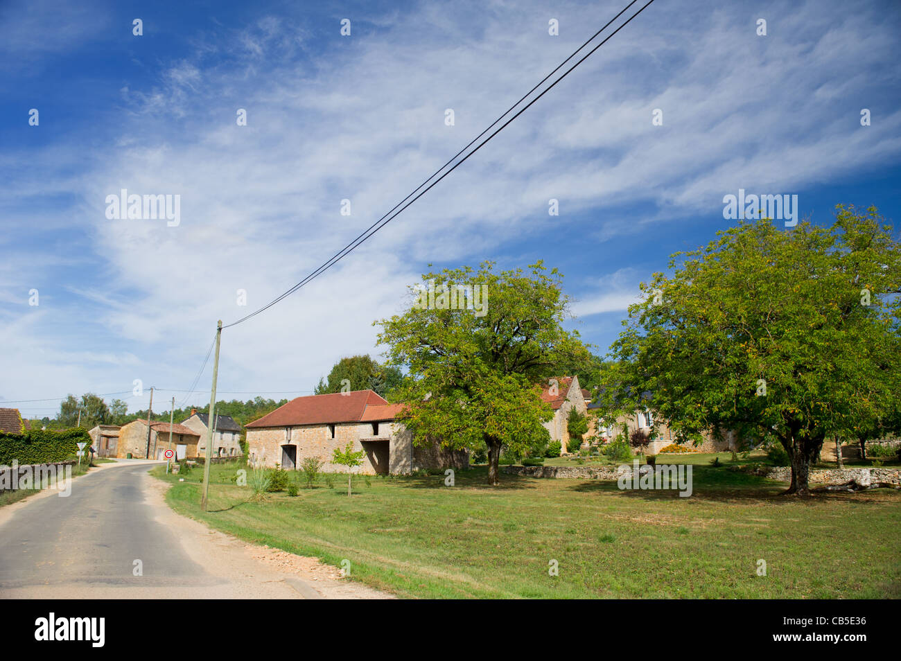 Tipico villaggio francese nel sud della contea Foto Stock