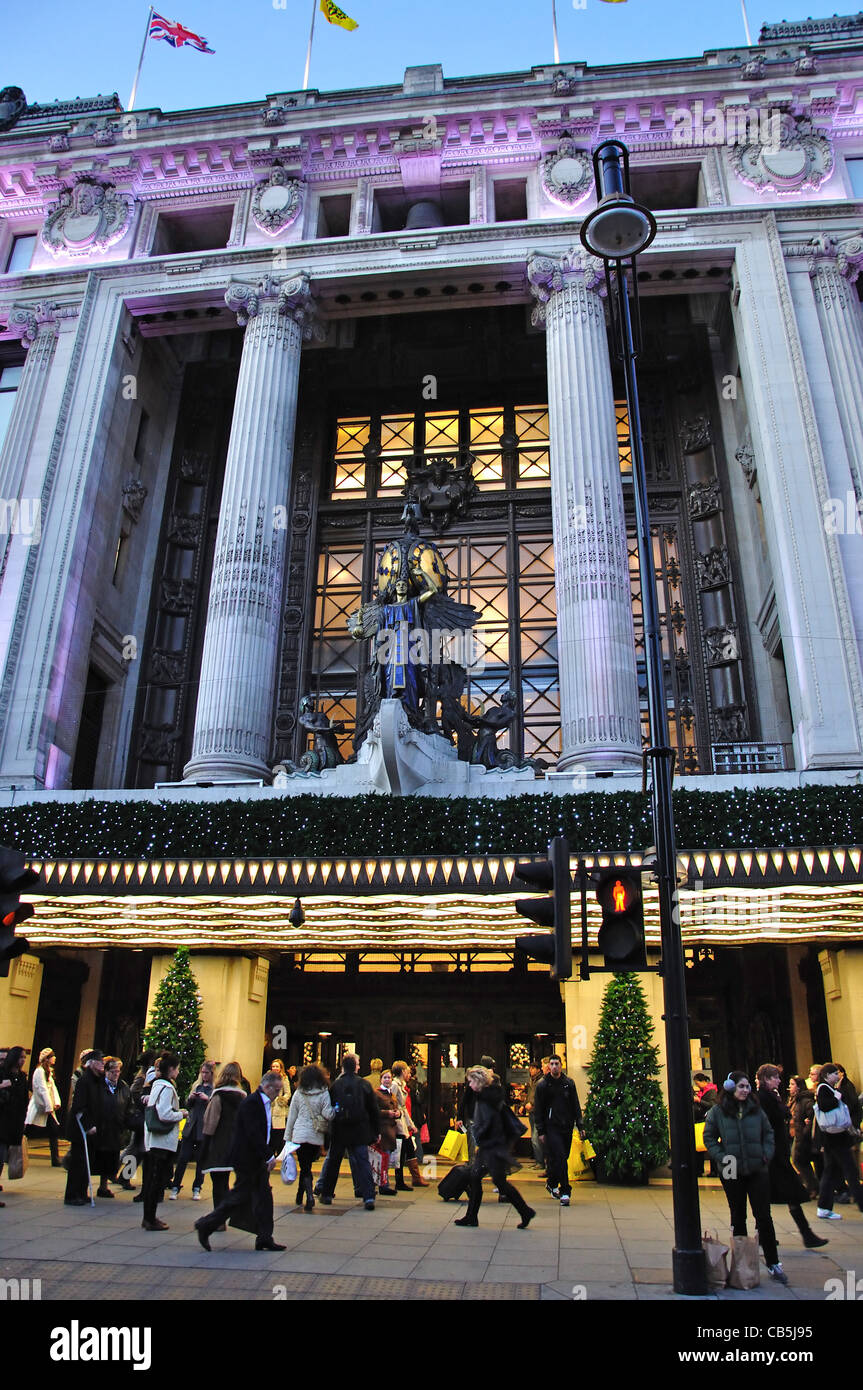 Dal grande magazzino Selfridges a Natale, Oxford Street, City of Westminster, London, Greater London, England, Regno Unito Foto Stock
