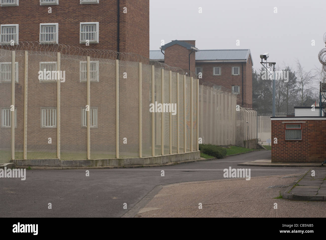 Interno di recinzione di sicurezza prigione Coldingley Surrey Foto Stock