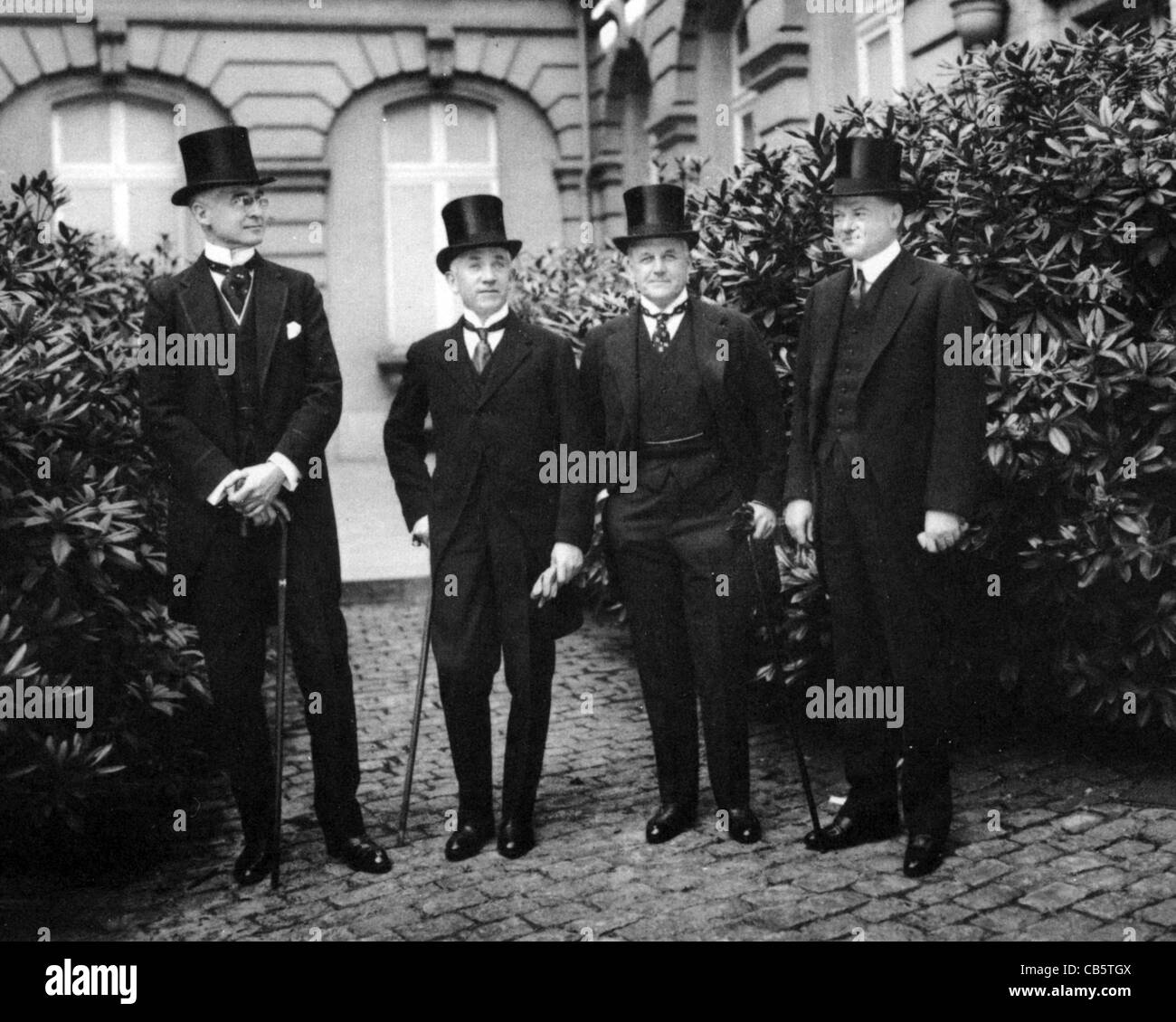 Delegazione americana a 1919 conferenza di pace da l: Bernard Baruch, Norman H. Davis, Vance McCormick, Herbert Hoover Foto Stock
