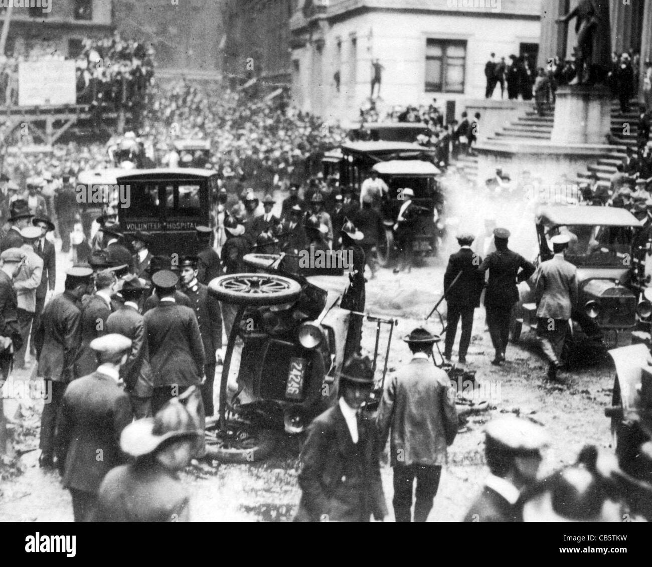 WALL STREET esplosione 16 settembre 1920. Conseguenze dell'esplosione al di fuori degli uffici di J.P.Morgan & Co Foto Stock